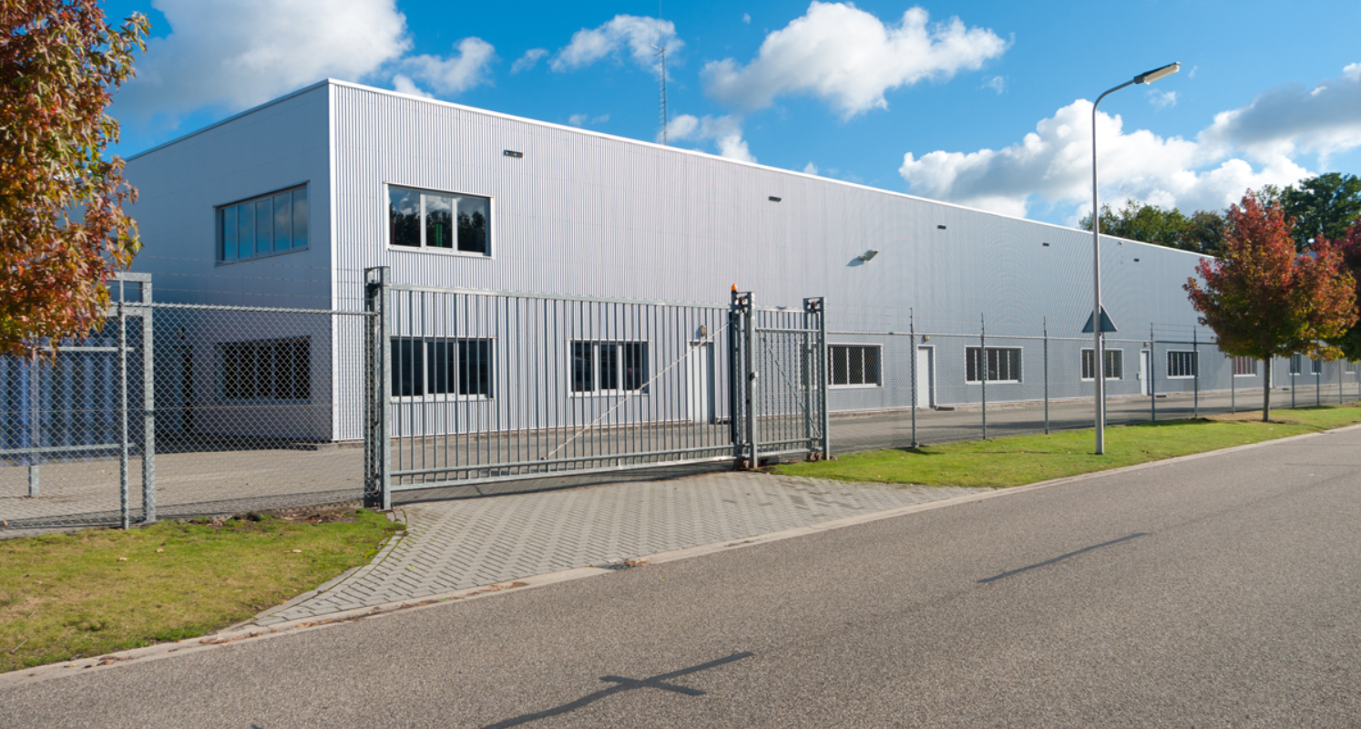 a photo of a commercial gate.