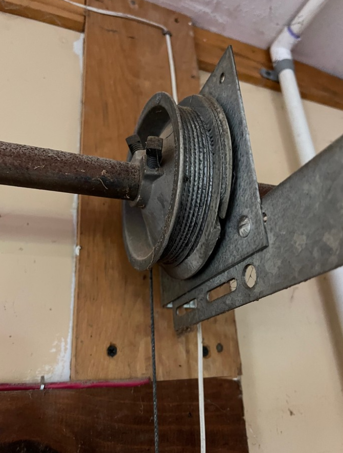 garage door cable repair service of experts technicians of Mariner Garage Door Repair.