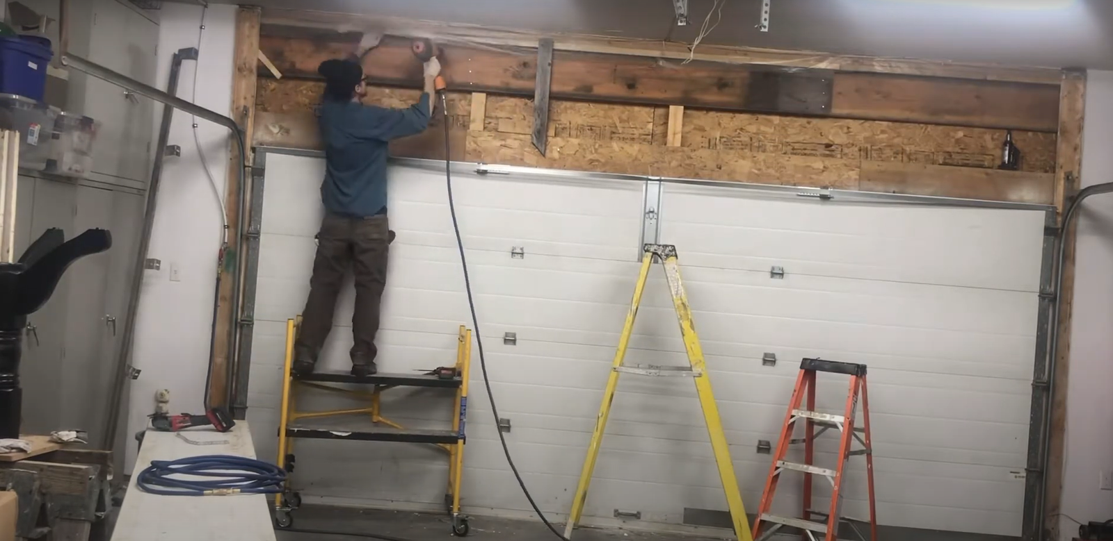 garage door installation service of Mariner Garage Door Repair.